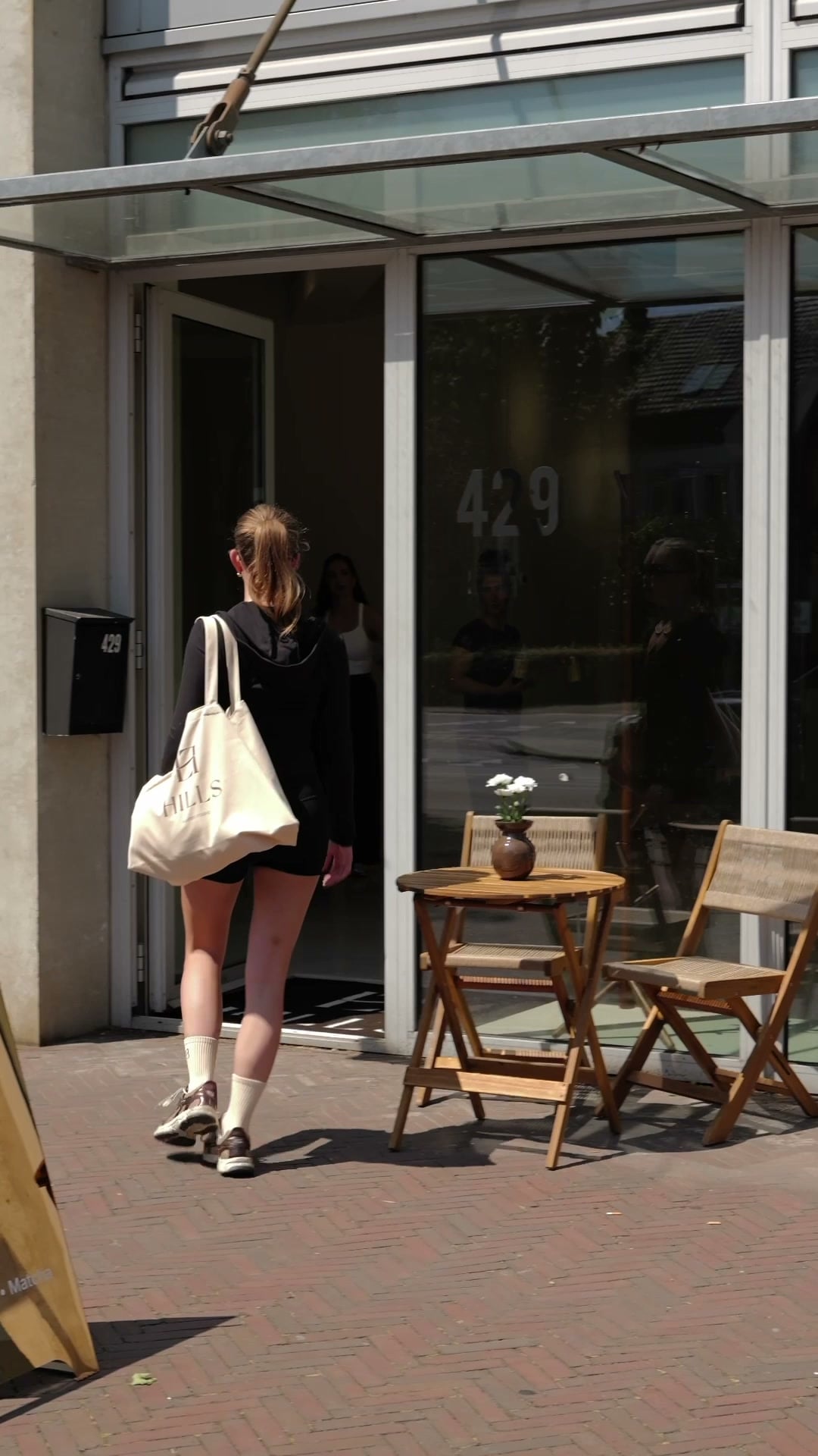 Aankomst bij HILLS aan de Molenstraat-Centrum 429