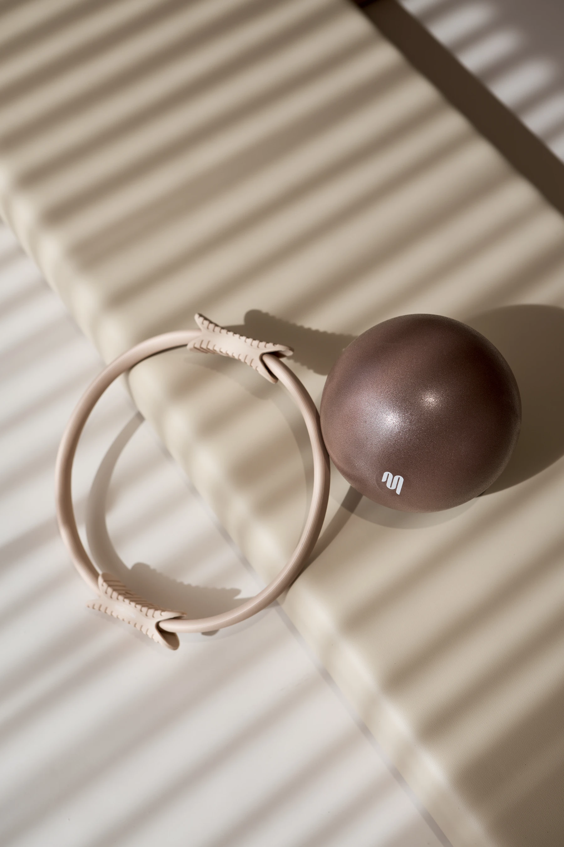 Pilates Magic Circle en soft bal bij HILLS